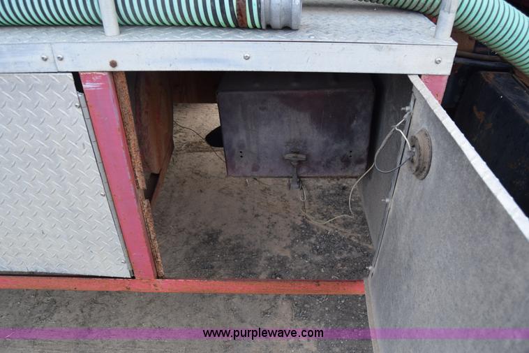 image for item L1004 1997 Ford LN8000 vacuum truck