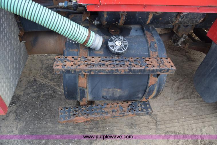 image for item L1004 1997 Ford LN8000 vacuum truck