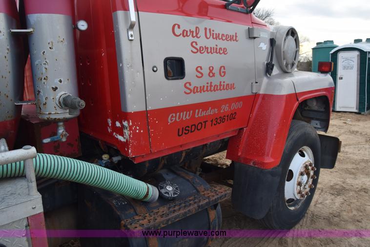 image for item L1004 1997 Ford LN8000 vacuum truck