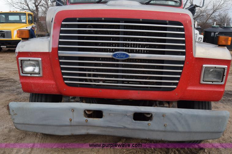 image for item L1004 1997 Ford LN8000 vacuum truck