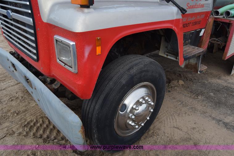 image for item L1004 1997 Ford LN8000 vacuum truck