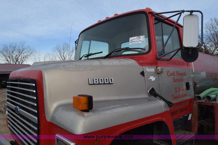 image for item L1004 1997 Ford LN8000 vacuum truck