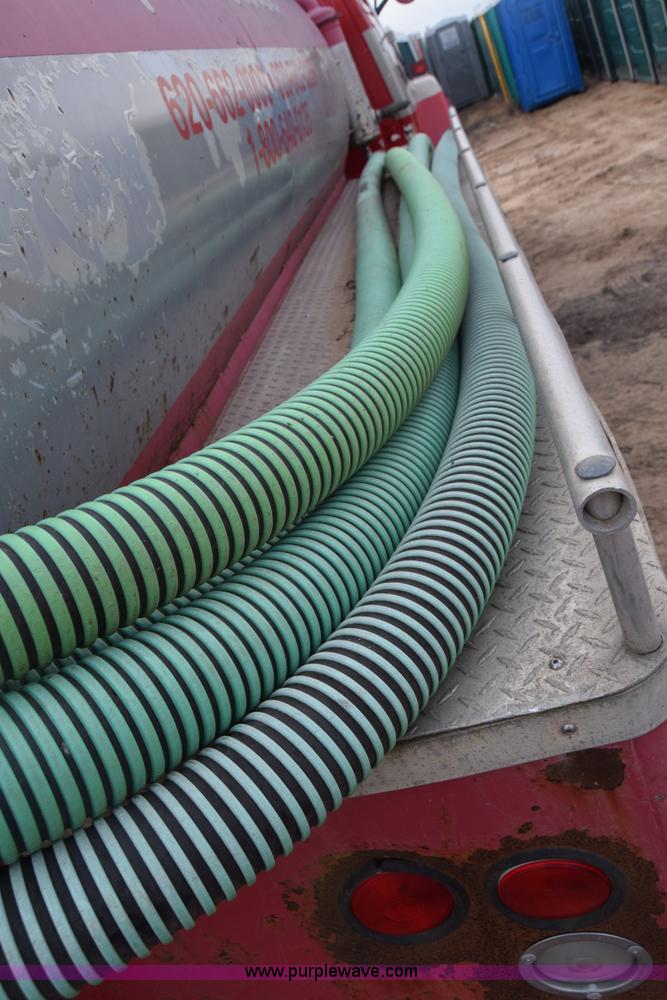 image for item L1004 1997 Ford LN8000 vacuum truck