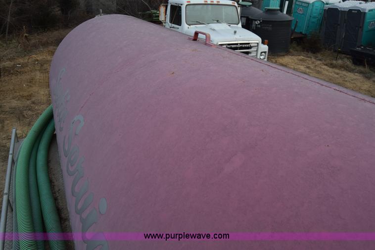 image for item L1004 1997 Ford LN8000 vacuum truck