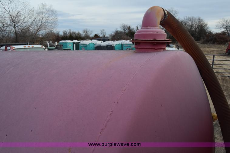 image for item L1004 1997 Ford LN8000 vacuum truck