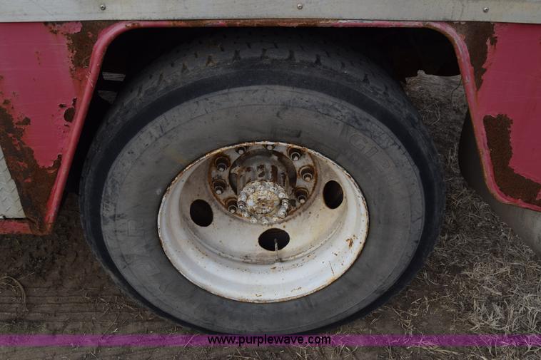 image for item L1004 1997 Ford LN8000 vacuum truck