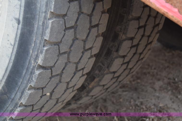 image for item L1004 1997 Ford LN8000 vacuum truck