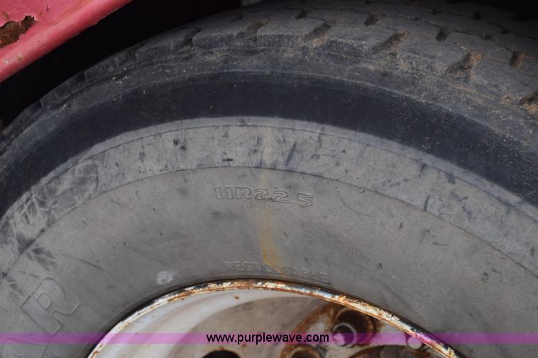 image for item L1004 1997 Ford LN8000 vacuum truck