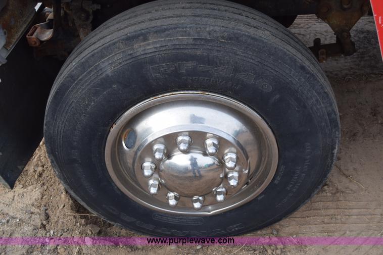 image for item L1004 1997 Ford LN8000 vacuum truck