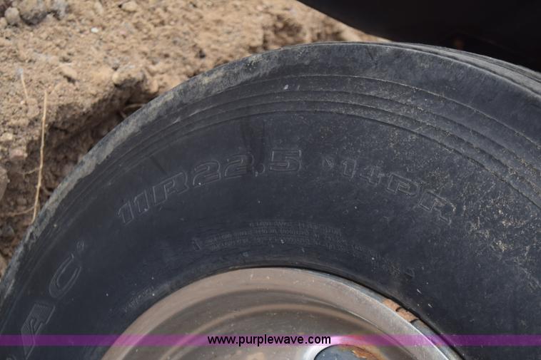 image for item L1004 1997 Ford LN8000 vacuum truck