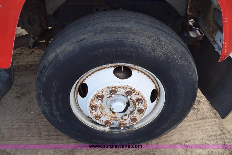 image for item L1004 1997 Ford LN8000 vacuum truck