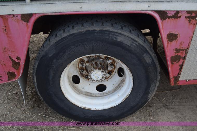 image for item L1004 1997 Ford LN8000 vacuum truck