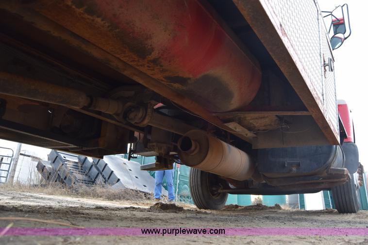 image for item L1004 1997 Ford LN8000 vacuum truck