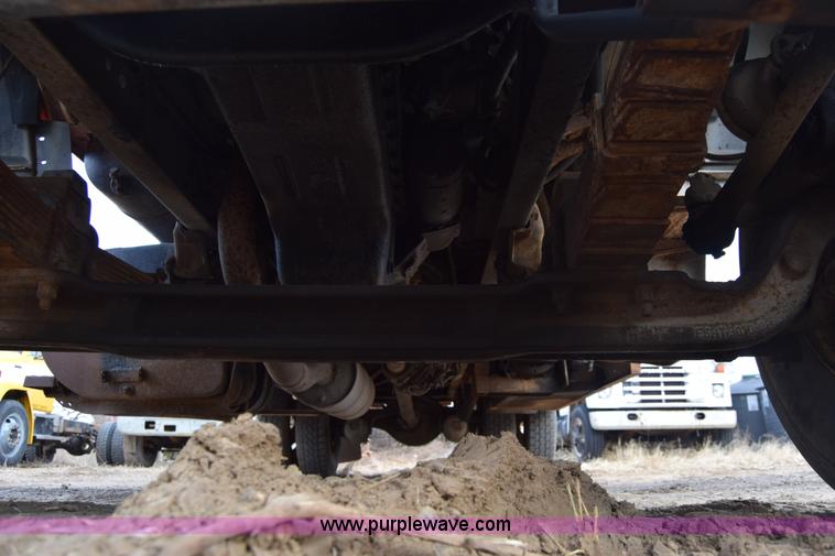 image for item L1004 1997 Ford LN8000 vacuum truck