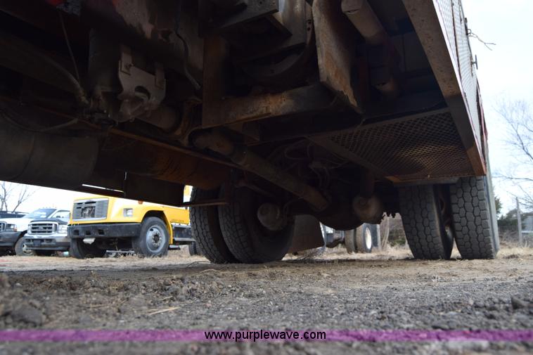 image for item L1004 1997 Ford LN8000 vacuum truck