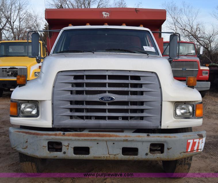 image for item L1005 1998 Ford F800 dump truck