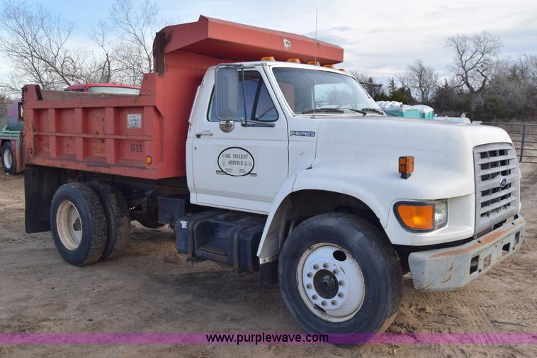 image for item L1005 1998 Ford F800 dump truck