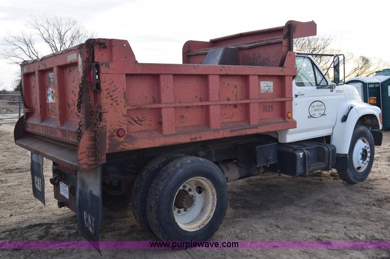 image for item L1005 1998 Ford F800 dump truck