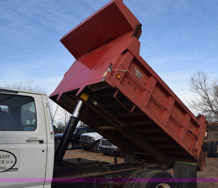 image for item L1005 1998 Ford F800 dump truck