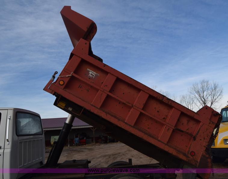 image for item L1005 1998 Ford F800 dump truck