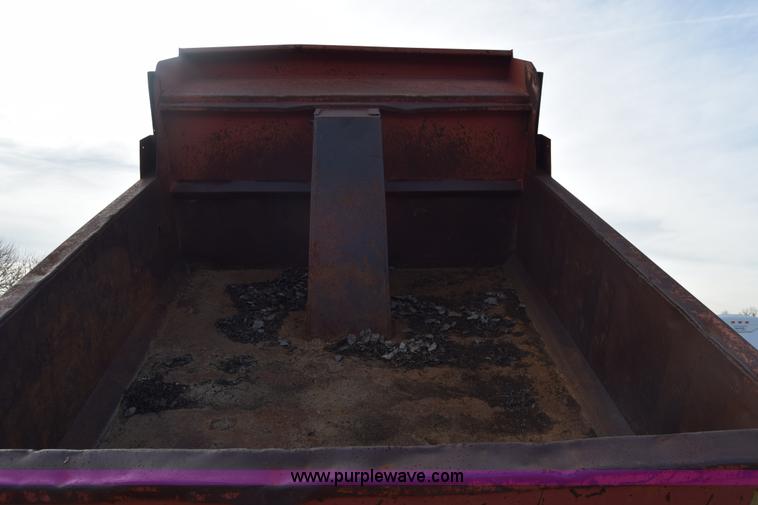 image for item L1005 1998 Ford F800 dump truck