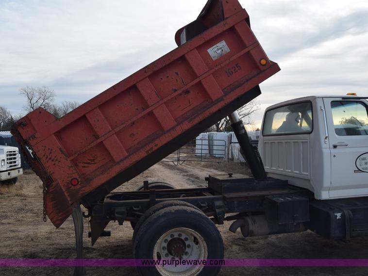 image for item L1005 1998 Ford F800 dump truck