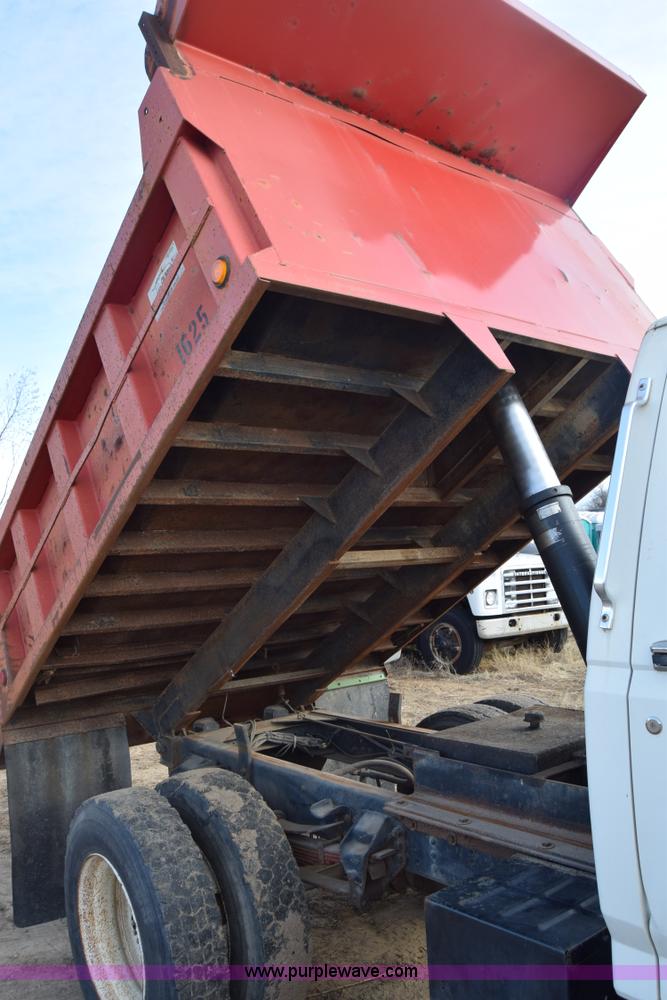 image for item L1005 1998 Ford F800 dump truck