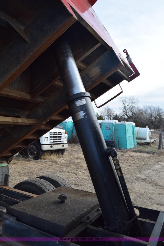 image for item L1005 1998 Ford F800 dump truck