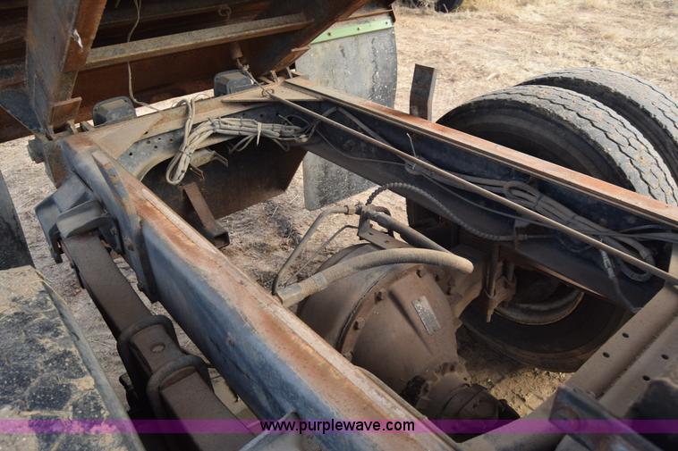 image for item L1005 1998 Ford F800 dump truck