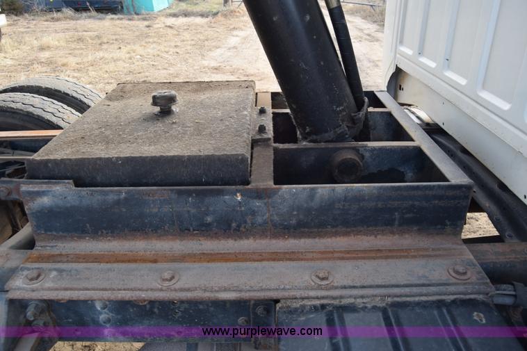 image for item L1005 1998 Ford F800 dump truck