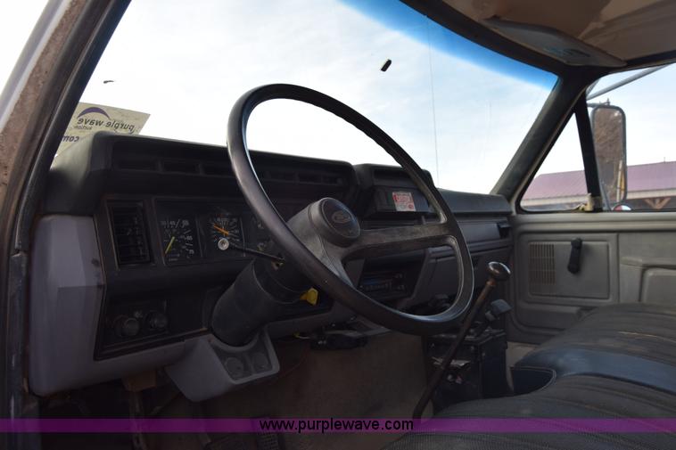 image for item L1005 1998 Ford F800 dump truck