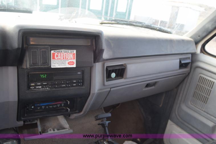 image for item L1005 1998 Ford F800 dump truck