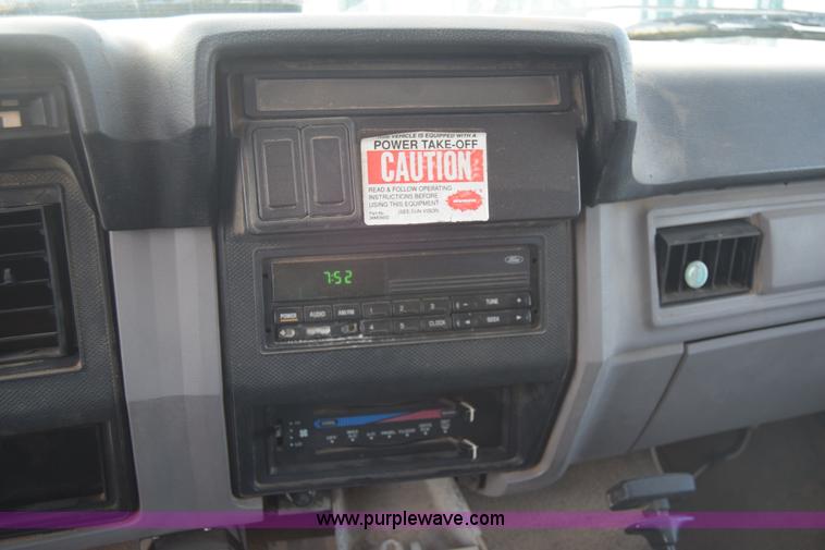 image for item L1005 1998 Ford F800 dump truck