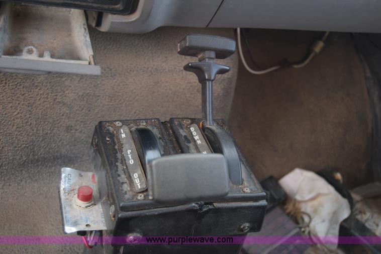 image for item L1005 1998 Ford F800 dump truck