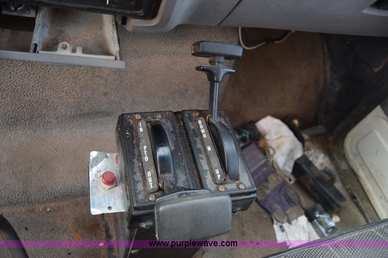 image for item L1005 1998 Ford F800 dump truck