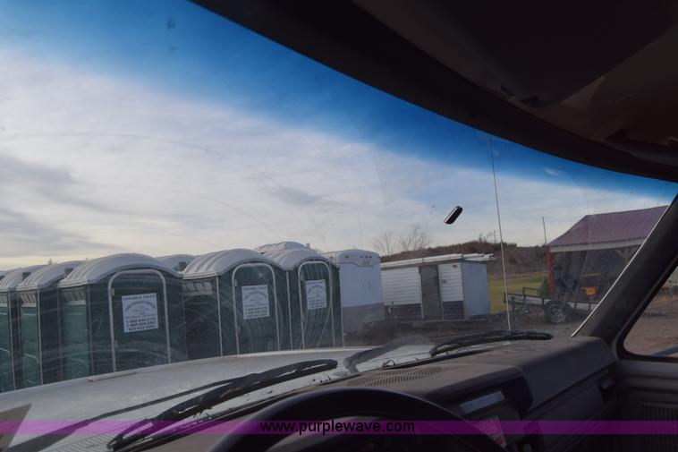 image for item L1005 1998 Ford F800 dump truck