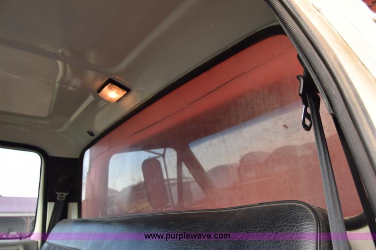 image for item L1005 1998 Ford F800 dump truck