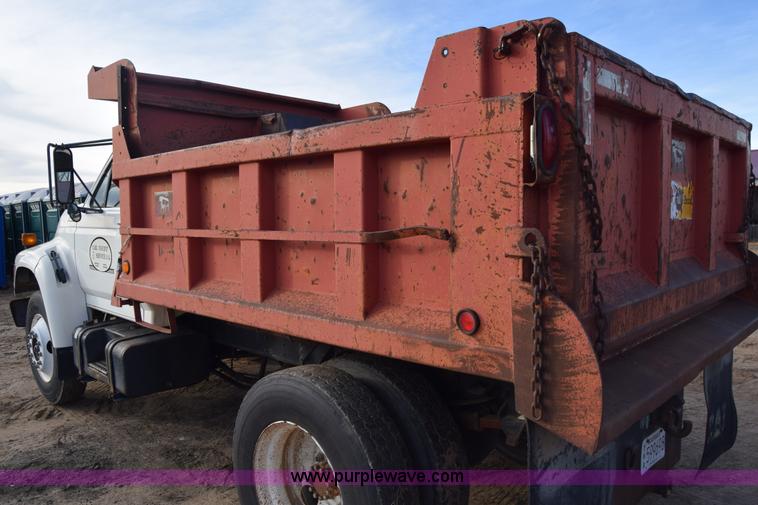 image for item L1005 1998 Ford F800 dump truck