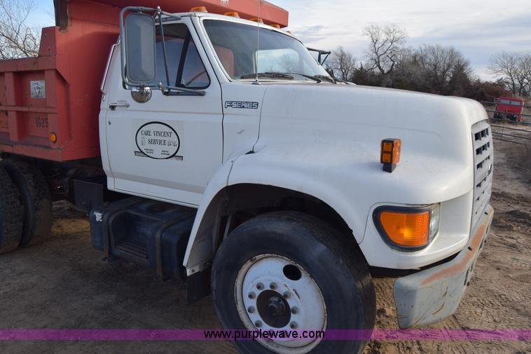 image for item L1005 1998 Ford F800 dump truck