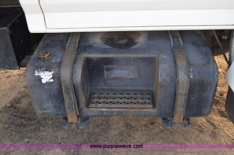 image for item L1005 1998 Ford F800 dump truck