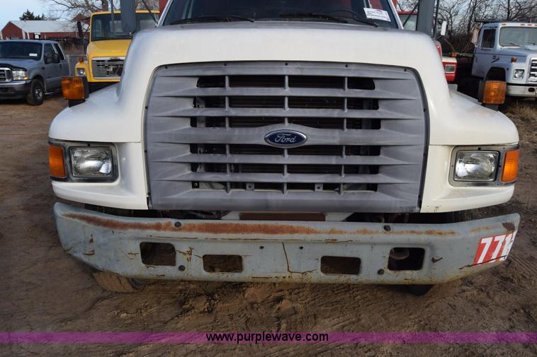 image for item L1005 1998 Ford F800 dump truck