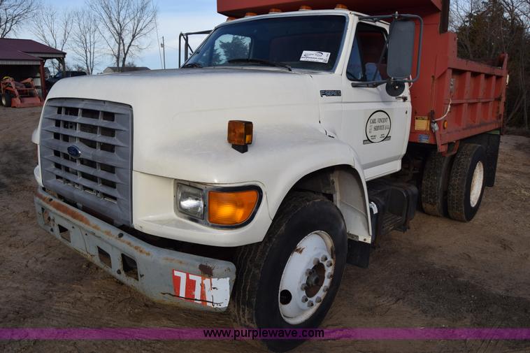 image for item L1005 1998 Ford F800 dump truck