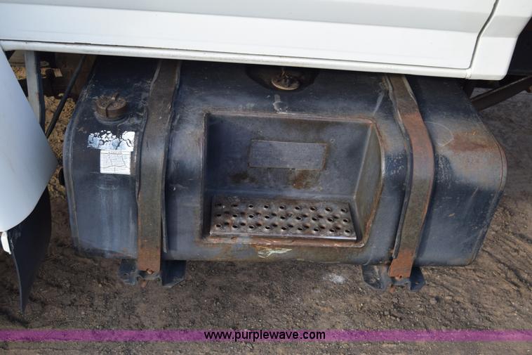 image for item L1005 1998 Ford F800 dump truck