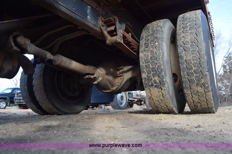 image for item L1005 1998 Ford F800 dump truck