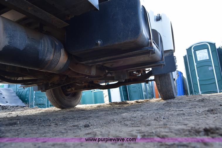 image for item L1005 1998 Ford F800 dump truck