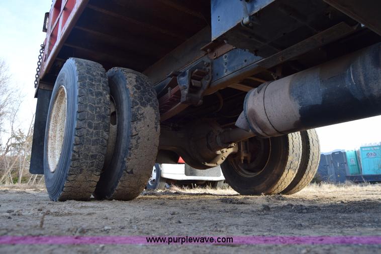 image for item L1005 1998 Ford F800 dump truck