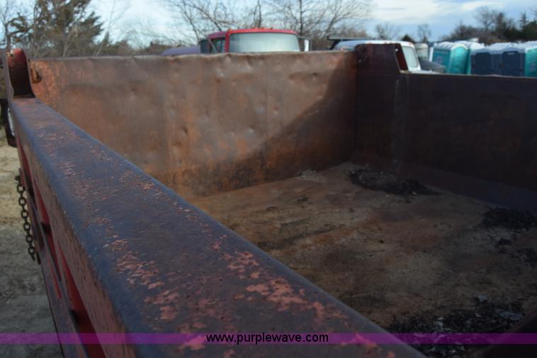 image for item L1005 1998 Ford F800 dump truck