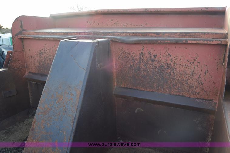 image for item L1005 1998 Ford F800 dump truck
