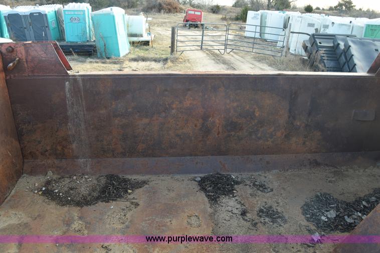 image for item L1005 1998 Ford F800 dump truck