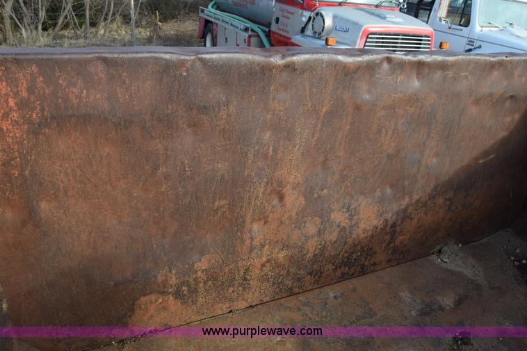 image for item L1005 1998 Ford F800 dump truck